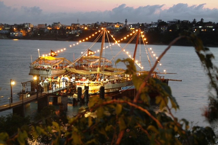 weekend getaway dhow cruise excursion